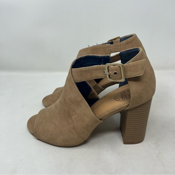 Dolce mojo moxy beige. Bootie heels size 8 - Picture 6 of 7